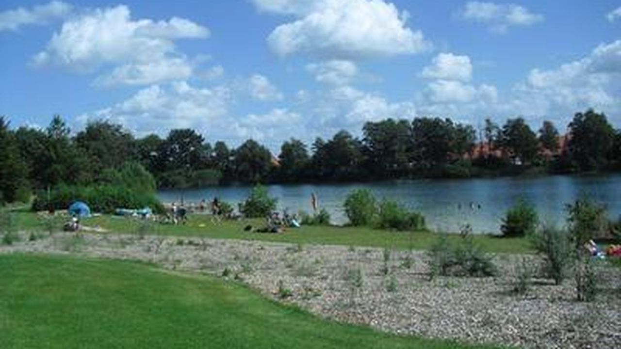 Auch das Baden ist im Kiessee möglich (ohne Aufsicht). Auch das Baden ist im Kiessee möglich (ohne Aufsicht).